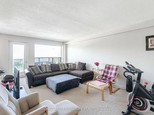 505-2411 New St, Burlington, ON - Indoor Photo Showing Living Room