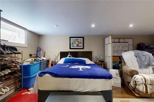 114 Duncombe Drive, Hamilton, ON - Indoor Photo Showing Bedroom