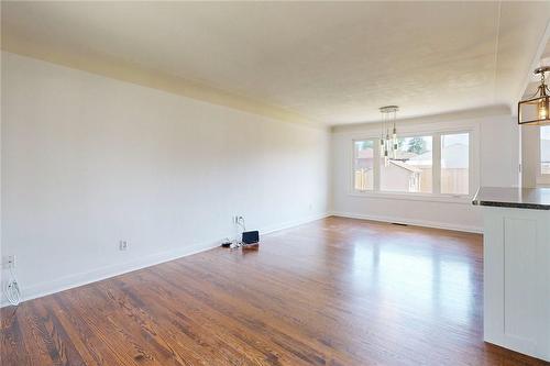 114 Duncombe Drive, Hamilton, ON - Indoor Photo Showing Other Room