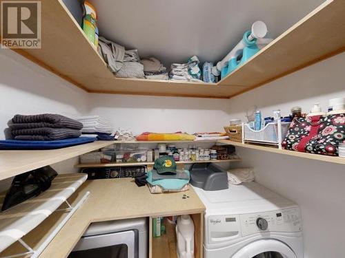 9994 Kelly Creek Road, Powell River, BC - Indoor Photo Showing Laundry Room