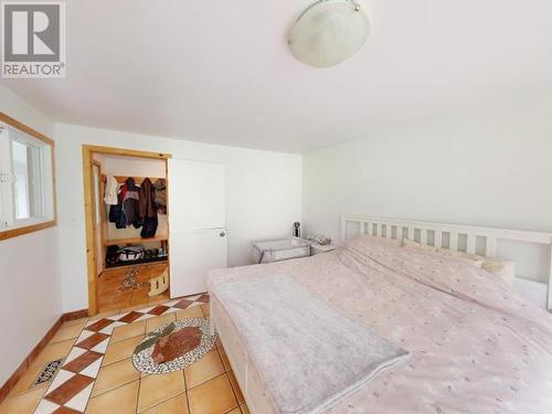 9994 Kelly Creek Road, Powell River, BC - Indoor Photo Showing Bedroom