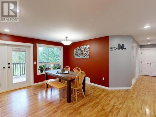 9994 Kelly Creek Road, Powell River, BC - Indoor Photo Showing Dining Room