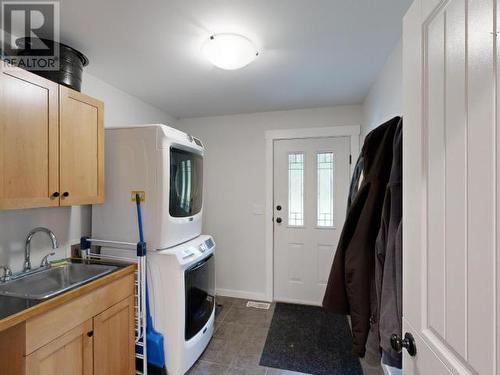 9994 Kelly Creek Road, Powell River, BC - Indoor Photo Showing Laundry Room