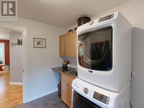 9994 Kelly Creek Road, Powell River, BC - Indoor Photo Showing Laundry Room
