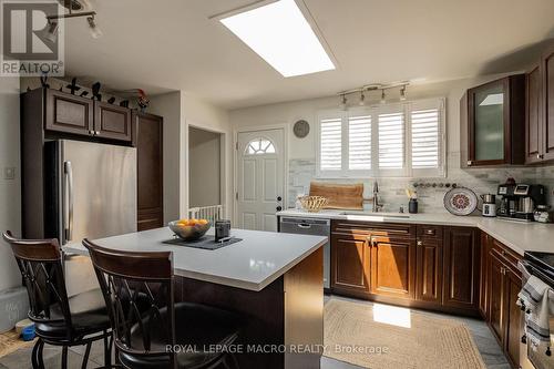 15 Locheed Drive, Hamilton, ON - Indoor Photo Showing Kitchen