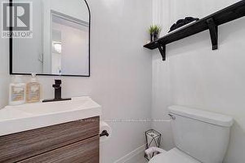 39 Division Street, Hamilton, ON - Indoor Photo Showing Bathroom