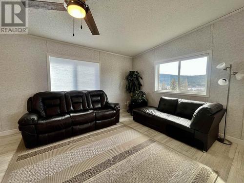 2 1406 S Broadway Avenue, Williams Lake, BC - Indoor Photo Showing Living Room