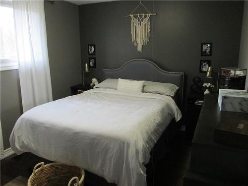 15 Locheed Drive, Hamilton, ON - Indoor Photo Showing Bedroom