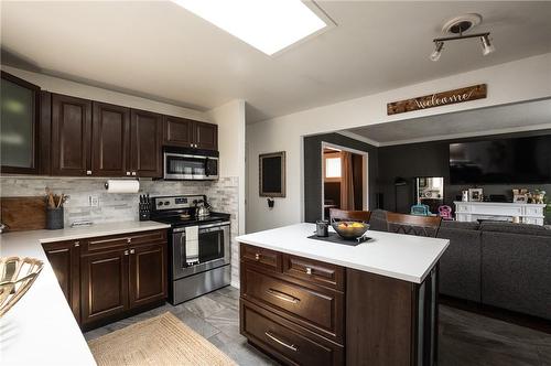 15 Locheed Drive, Hamilton, ON - Indoor Photo Showing Kitchen