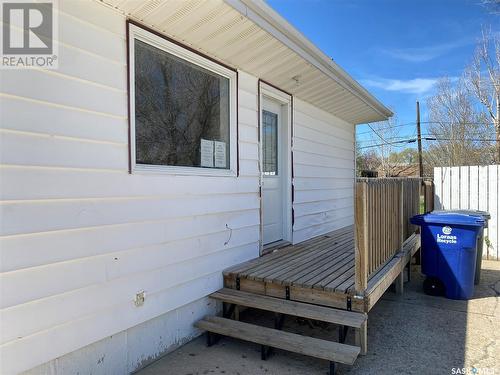 14 6Th St. Crescent, Kindersley, SK - Outdoor With Exterior