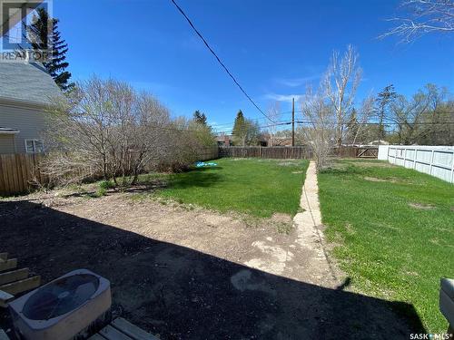 14 6Th St. Crescent, Kindersley, SK - Outdoor