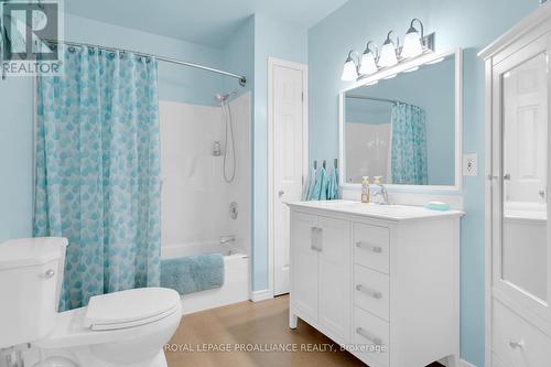 17 - 351 Cannifton Road N, Belleville, ON - Indoor Photo Showing Bathroom