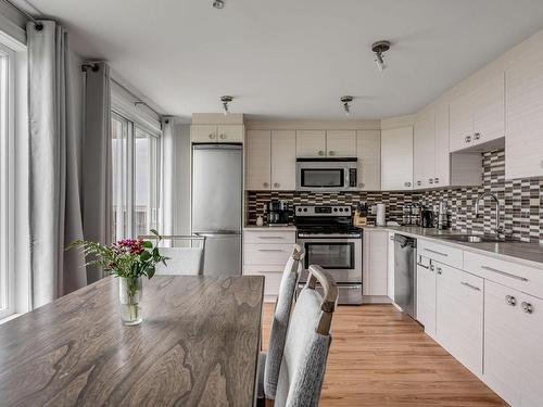 Vue d'ensemble - 1-491 Ch. Des Pionniers E., L'Islet, QC - Indoor Photo Showing Kitchen With Upgraded Kitchen