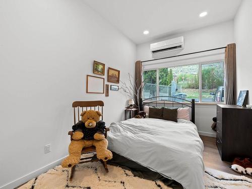 760 Yates Road, Kamloops, BC - Indoor Photo Showing Bedroom