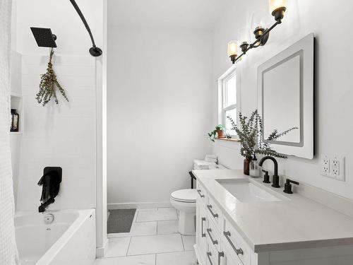 760 Yates Road, Kamloops, BC - Indoor Photo Showing Bathroom