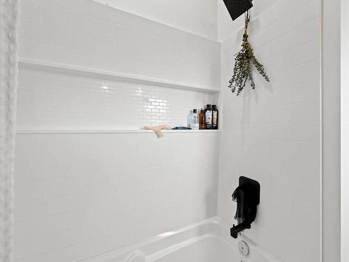 760 Yates Road, Kamloops, BC - Indoor Photo Showing Bathroom