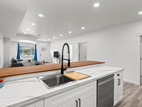 760 Yates Road, Kamloops, BC - Indoor Photo Showing Kitchen