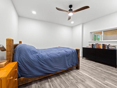 760 Yates Road, Kamloops, BC - Indoor Photo Showing Bedroom