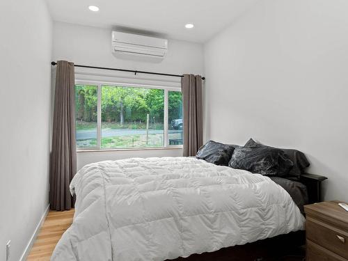 760 Yates Road, Kamloops, BC - Indoor Photo Showing Bedroom