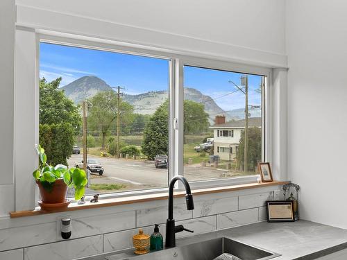 760 Yates Road, Kamloops, BC - Indoor Photo Showing Kitchen