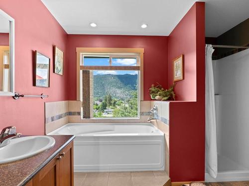 1170 Montgomery Place, Chase, BC - Indoor Photo Showing Bathroom