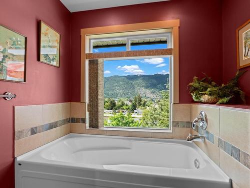 1170 Montgomery Place, Chase, BC - Indoor Photo Showing Bathroom