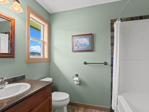 1170 Montgomery Place, Chase, BC - Indoor Photo Showing Bathroom