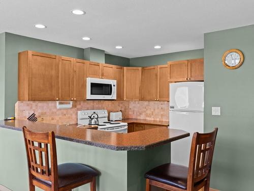 1170 Montgomery Place, Chase, BC - Indoor Photo Showing Kitchen