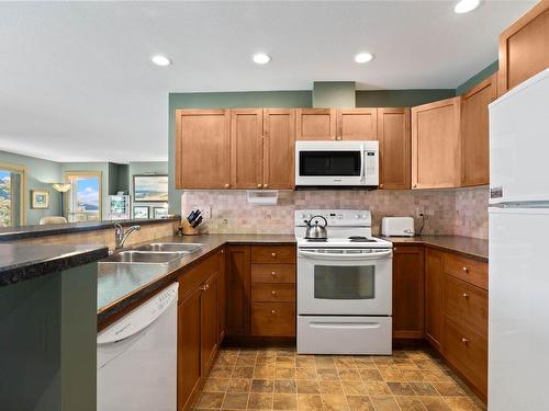 1170 Montgomery Place, Chase, BC - Indoor Photo Showing Kitchen With Double Sink