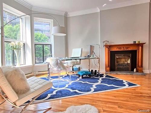 Living room - 1608 Av. Selkirk, Montréal (Ville-Marie), QC - Indoor Photo Showing Living Room With Fireplace