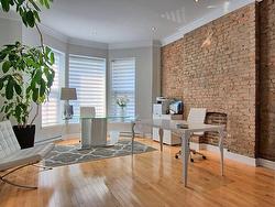 1608A Av. Selkirk  Montréal (Ville-Marie), QC H3H 1C6