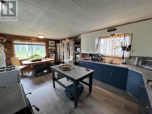 4759 Lavington Road, Quesnel, BC - Indoor Photo Showing Living Room