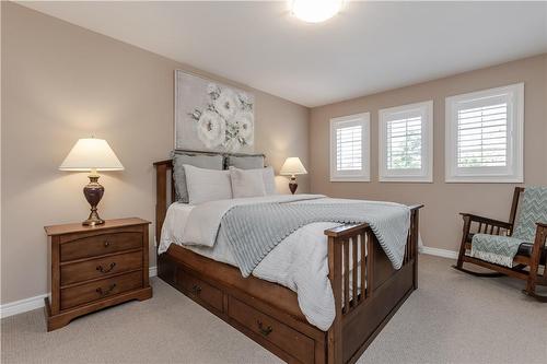 264 Dorchester Drive, Grimsby, ON - Indoor Photo Showing Bedroom