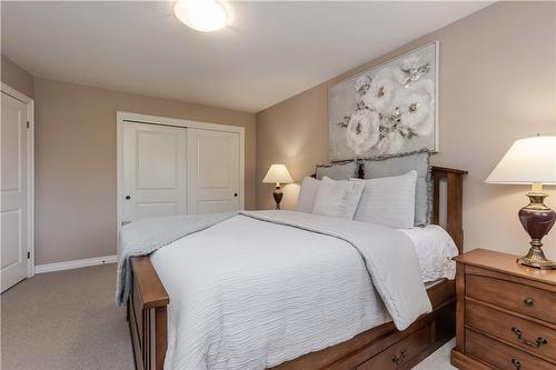 264 Dorchester Drive, Grimsby, ON - Indoor Photo Showing Bedroom