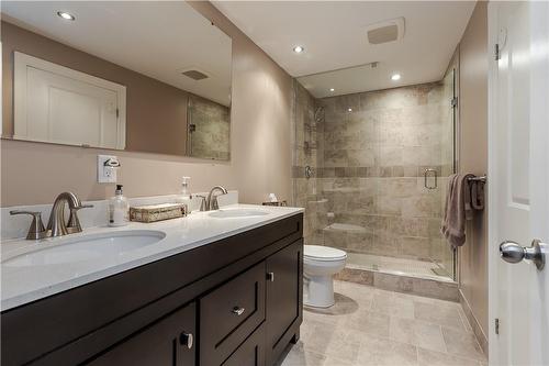 264 Dorchester Drive, Grimsby, ON - Indoor Photo Showing Bathroom