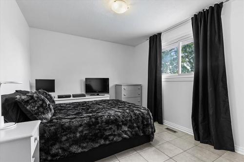 66 Silver Aspen Crescent, Kitchener, ON - Indoor Photo Showing Bedroom