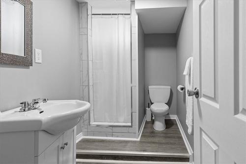 66 Silver Aspen Crescent, Kitchener, ON - Indoor Photo Showing Bathroom
