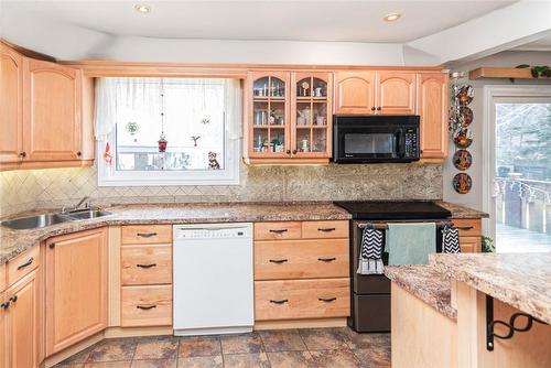 75 Hanover Place, Hamilton, ON - Indoor Photo Showing Kitchen With Double Sink