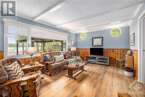 403 Pretties Island Road, Carleton Place, ON - Indoor Photo Showing Living Room