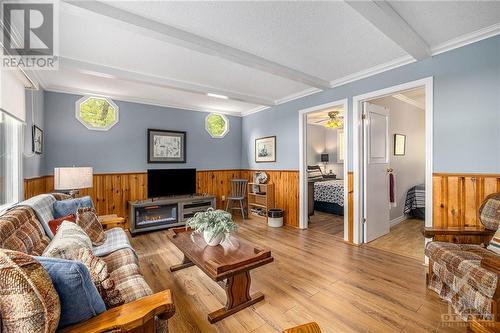 403 Pretties Island Road, Carleton Place, ON - Indoor Photo Showing Living Room