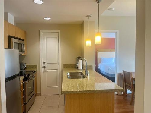 339-15 Park Place, Osoyoos, BC - Indoor Photo Showing Kitchen With Double Sink