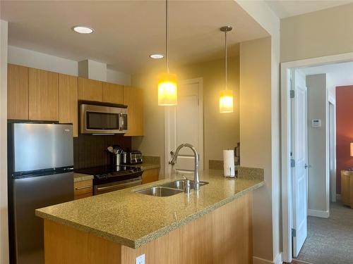 339-15 Park Place, Osoyoos, BC - Indoor Photo Showing Kitchen With Double Sink