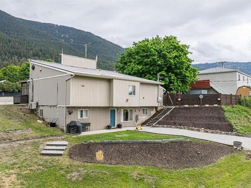 5689 97 Highway, Falkland, BC - Outdoor