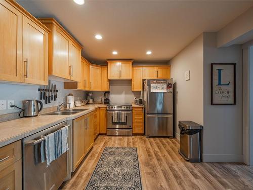 5689 97 Highway, Falkland, BC - Indoor Photo Showing Kitchen With Double Sink