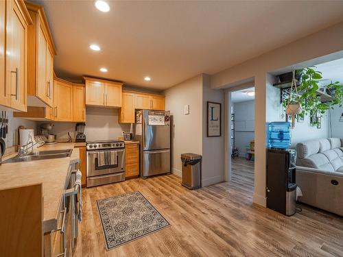 5689 97 Highway, Falkland, BC - Indoor Photo Showing Kitchen With Double Sink