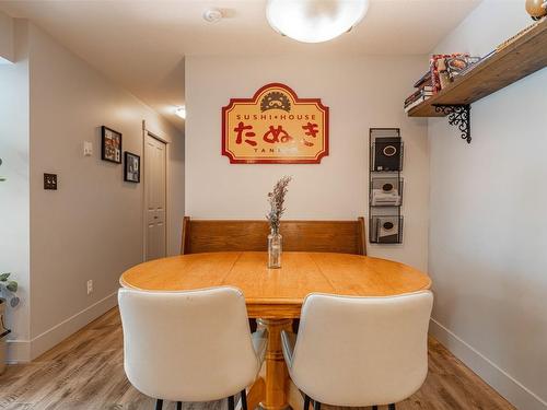 5689 97 Highway, Falkland, BC - Indoor Photo Showing Dining Room