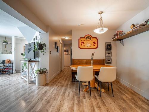 5689 97 Highway, Falkland, BC - Indoor Photo Showing Dining Room