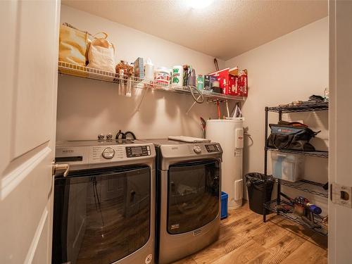 5689 97 Highway, Falkland, BC - Indoor Photo Showing Laundry Room