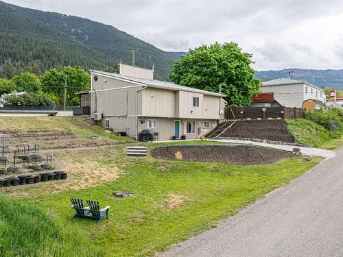 5689 97 Highway, Falkland, BC 