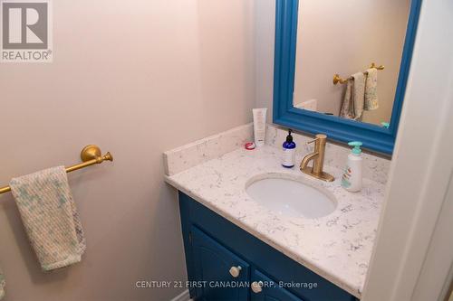 66 Pinegrove Crescent, London, ON - Indoor Photo Showing Bathroom